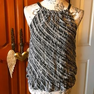 🤍🖤 White House Black Market Top